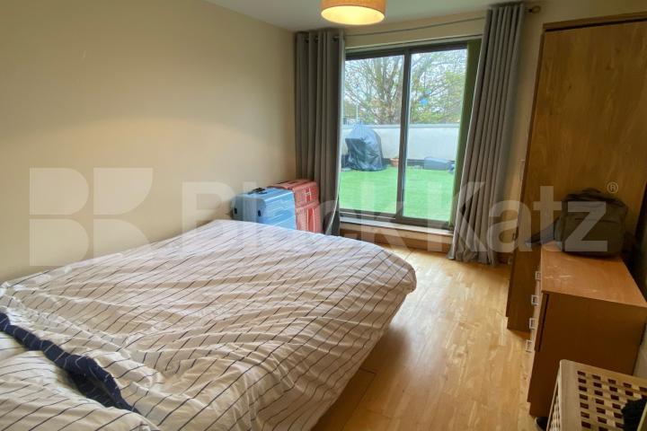 Larger than average (754 Sq.Ft.) with private roof terrace Totterdown Street, Tooting Broadway